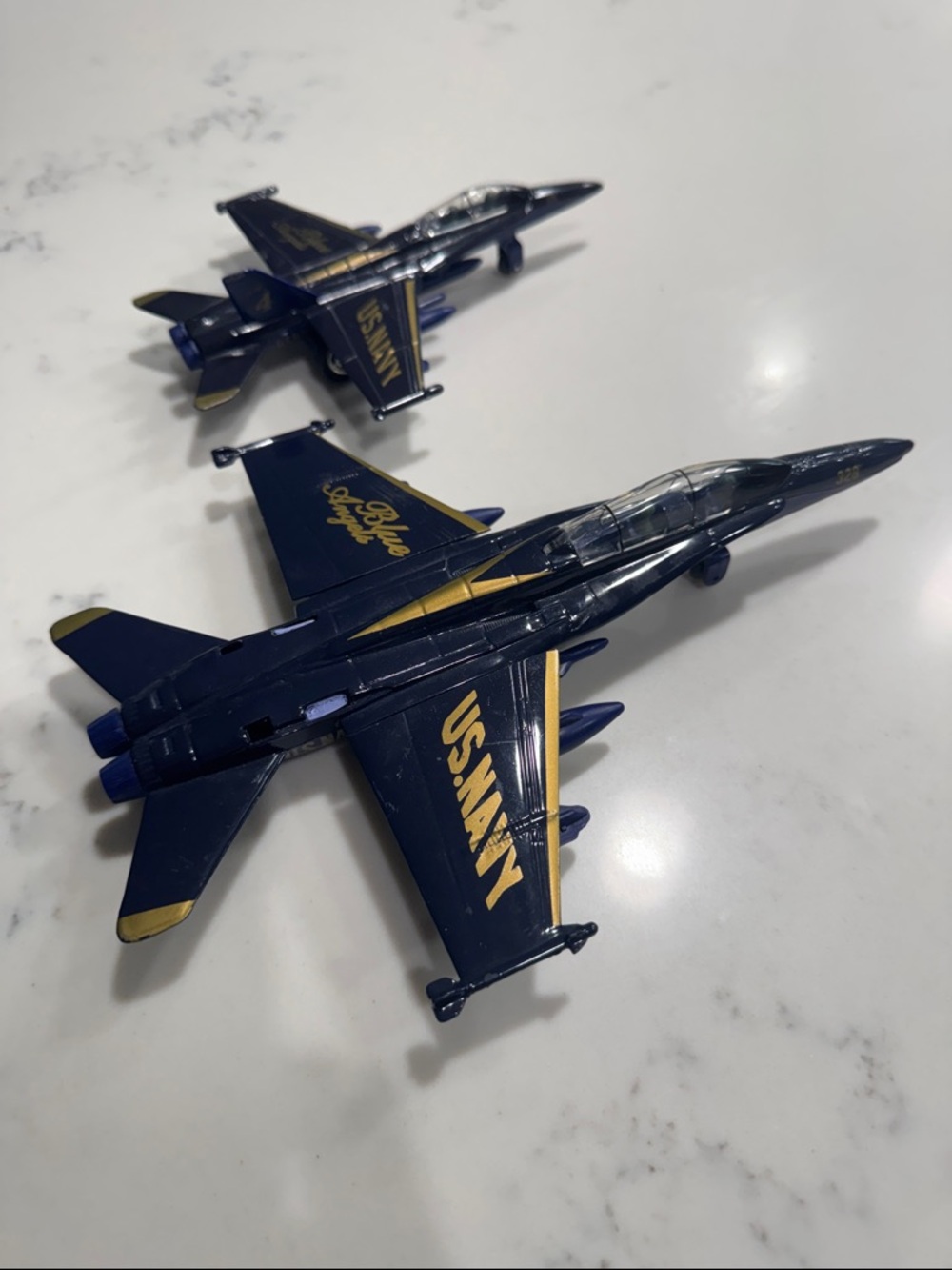 US Navy Blue Angels fighter jets set of 2 planes Die-Cast pull and go toy